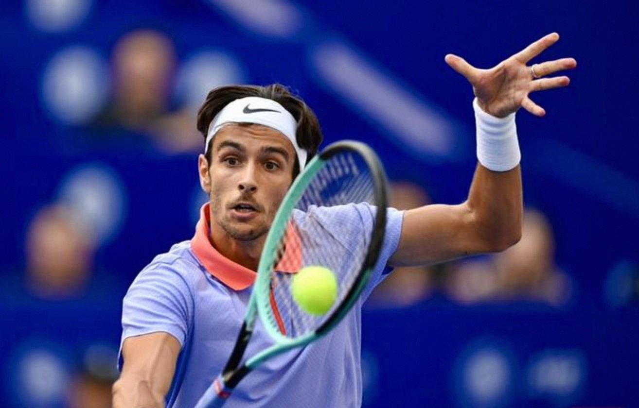 英国网球队鏖战欧洲网球队，瓦林卡关键制胜