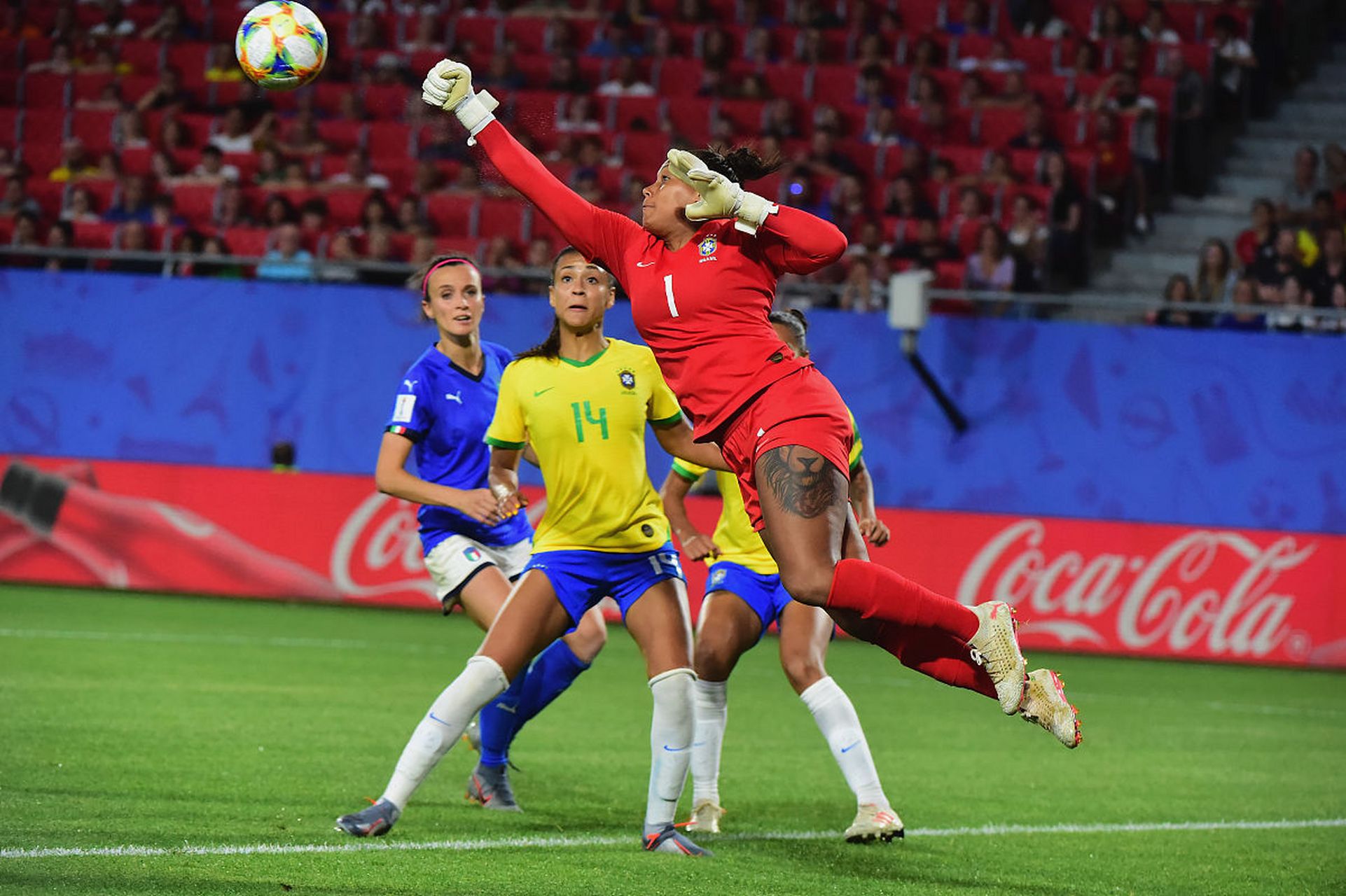 摩洛哥险胜葡萄牙,阿什拉夫统治全场 摩洛哥险胜葡萄牙,阿什拉夫统治全场