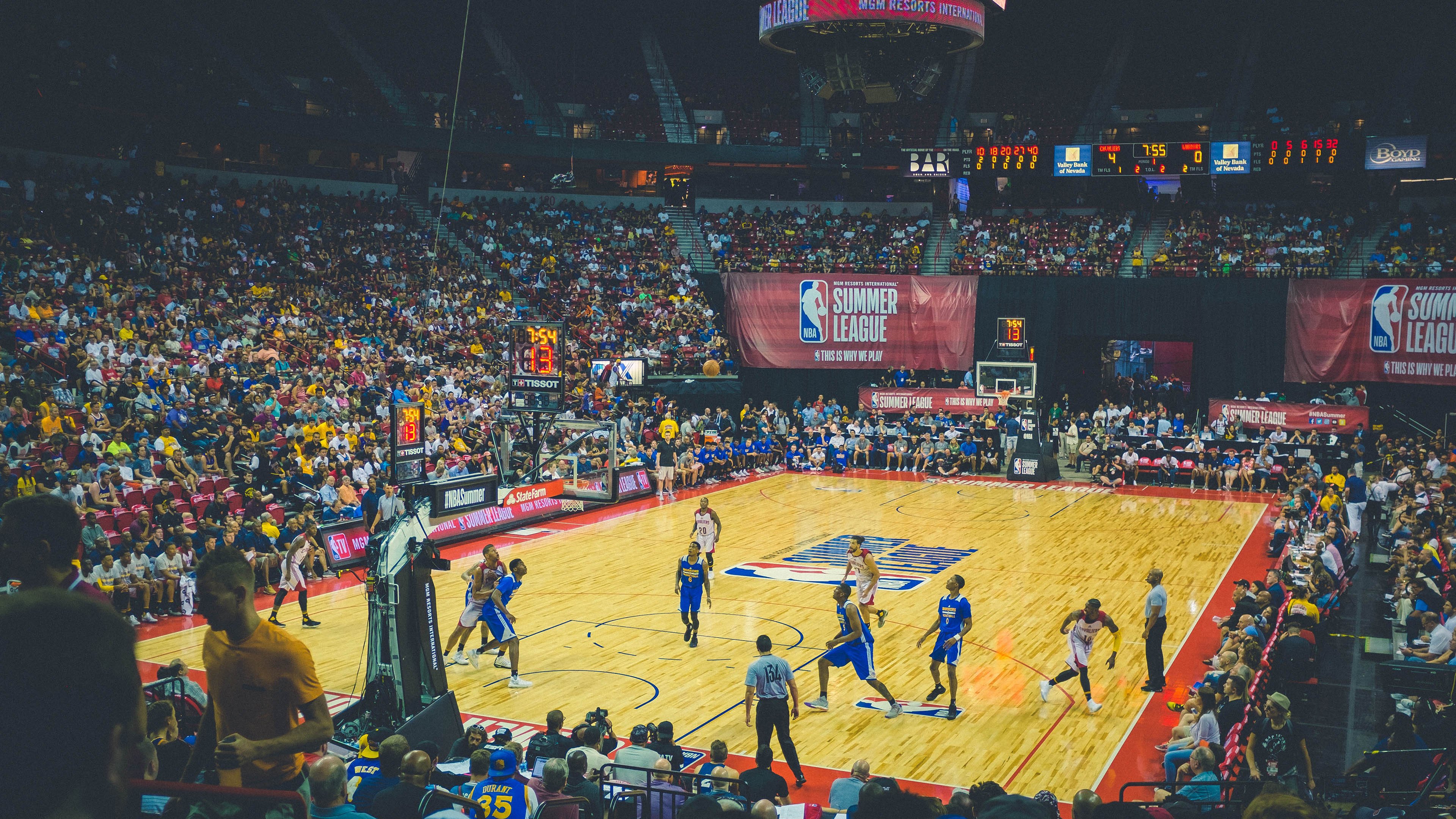 开云平台-米切尔点燃赛场，湖人力克公牛，一场定义赛季走向的经典对决