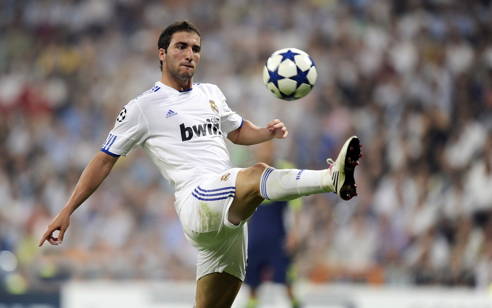 开云体育-一夜封神，劳塔罗在年度焦点之战中，用纪录为时代刻下自己的名字